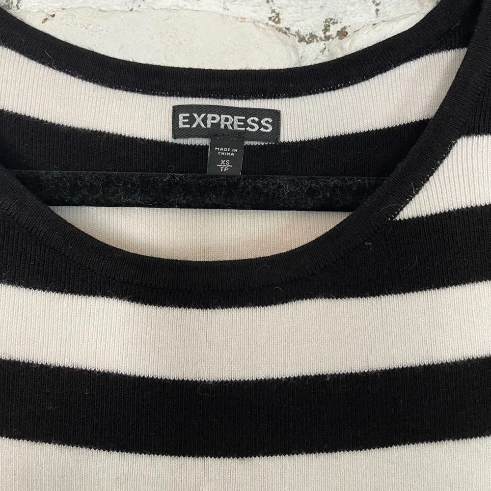 Express Top - Picture 3 of 4